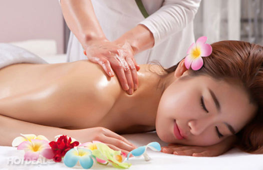 Massage body với tinh dầu thiên nhiên