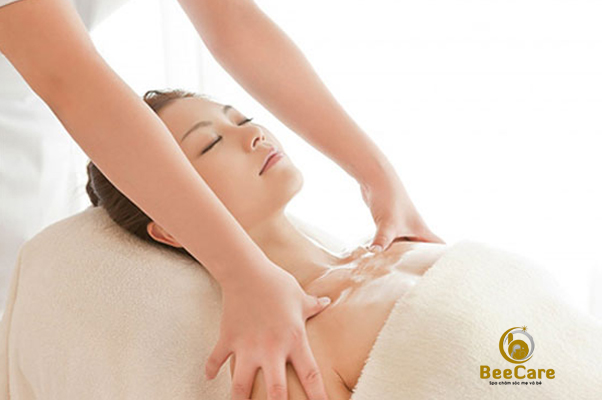 2. Massage chuyên sâu ngực